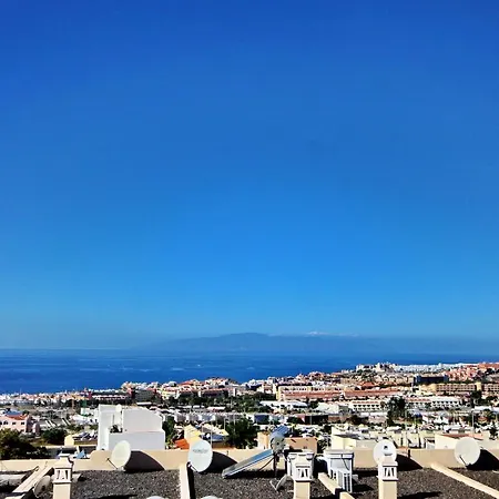 Cozy Townhouse With Ocean Views In Сasa de vacaciones Costa Adeje (Tenerife)