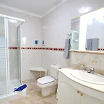 Будинок відпочинку Cozy Townhouse With Ocean Views In