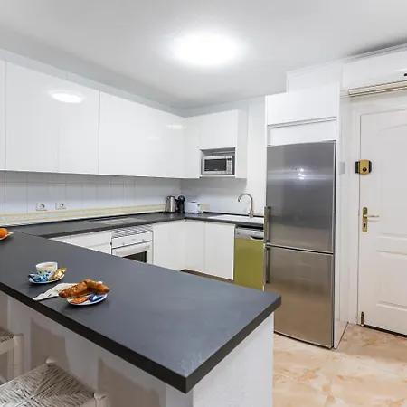 Апартаменты Cozy Townhouse With Ocean Views In