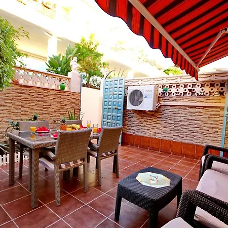 펜션 Cozy Townhouse With Ocean Views In 아데제