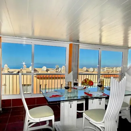 Cozy Townhouse With Ocean Views In 펜션