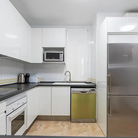 Cozy Townhouse With Ocean Views In 펜션 아데제