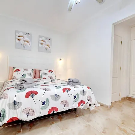펜션 Cozy Townhouse With Ocean Views In 아데제