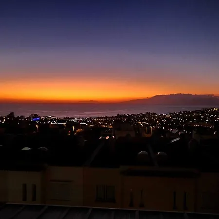 Cozy Townhouse With Ocean Views In 펜션 아데제