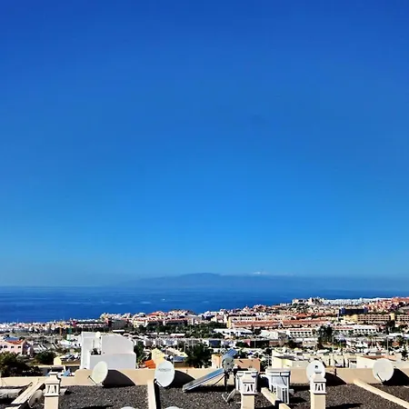 펜션 Cozy Townhouse With Ocean Views In 아데제