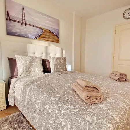 Cozy Townhouse With Ocean Views In 펜션