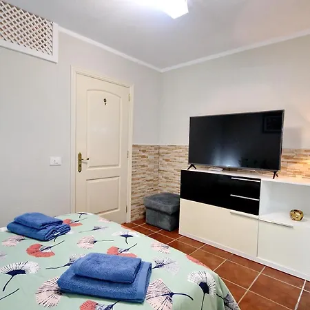 Cozy Townhouse With Ocean Views In Адехе