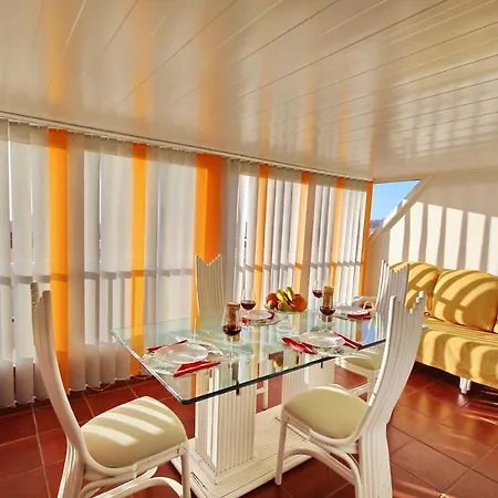 Cozy Townhouse With Ocean Views In Hébergement de vacances Costa Adeje (Tenerife)