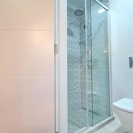 Cozy Townhouse With Ocean Views In 펜션 아데제