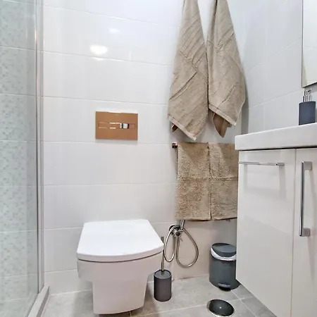 Cozy Townhouse With Ocean Views In 펜션