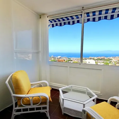 Cozy Townhouse With Ocean Views In Hébergement de vacances Costa Adeje (Tenerife)