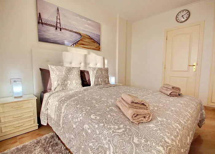 Cozy Townhouse With Ocean Views In Holiday home