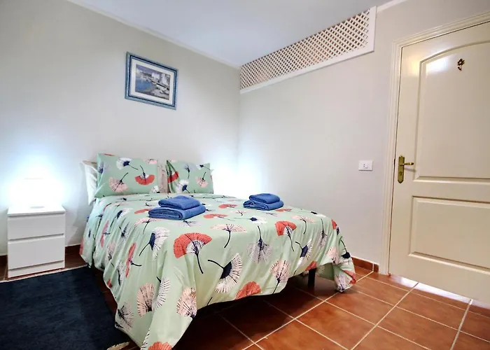 Cozy Townhouse With Ocean Views In Holiday home